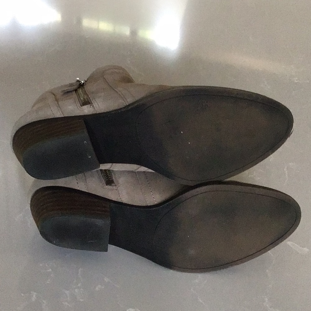 Nine West taupe suede booties size 8 - Picture 4 of 5